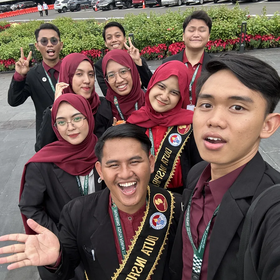 Arrow with fellow IYF delegates
